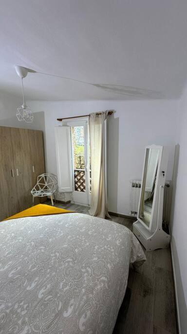 Habitacion Roca Foradada En Casa Cami De Les Aiguees Monistrol De Montserrat Exterior photo