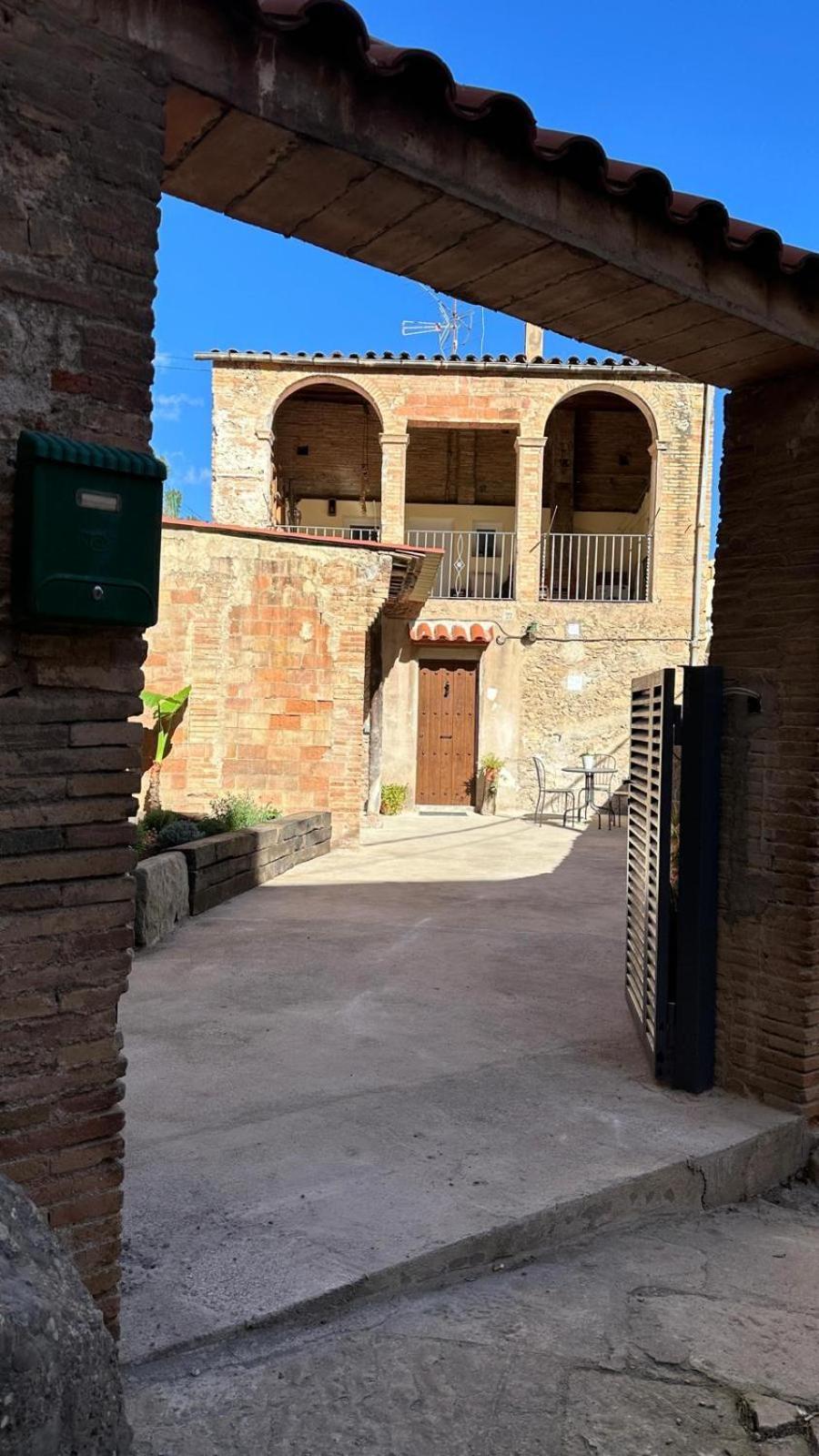 Habitacion Roca Foradada En Casa Cami De Les Aiguees Monistrol De Montserrat Exterior photo
